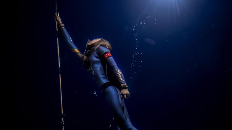 Milli yüzücü Şahika Ercümen 10 yıl sonra nefesini yine Gazze için tuttu